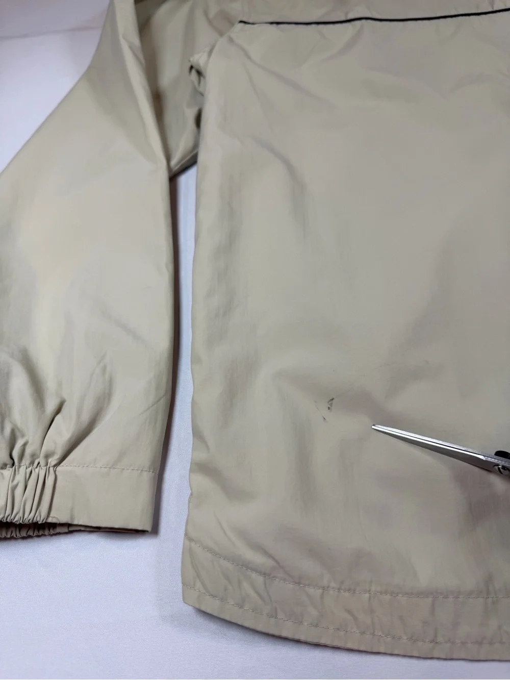 Page & Tuttle Men's Cream Lightweight Windbreaker Jacket Medium